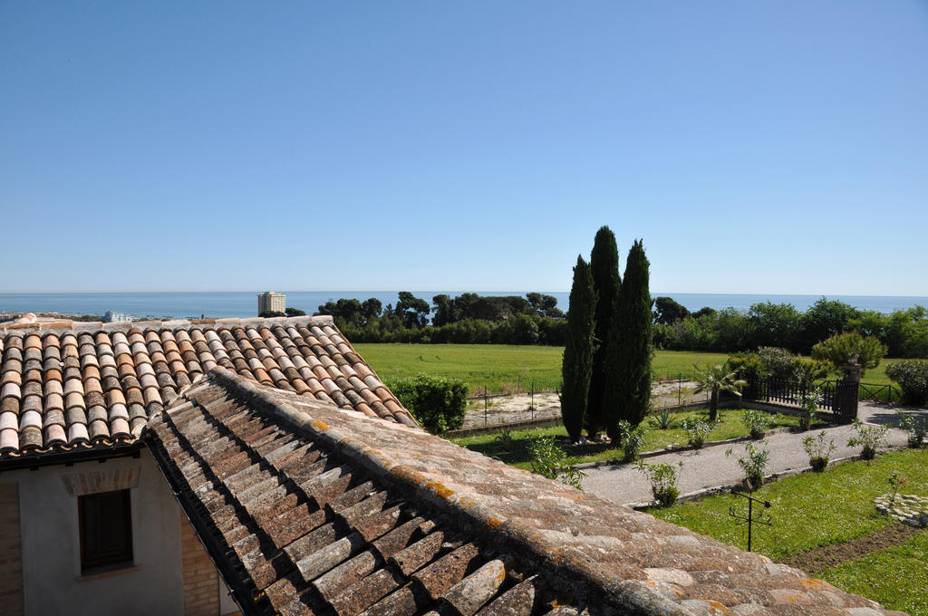 Residenza Scorcio Sul Mare Hotel Porto San Giorgio Exterior foto